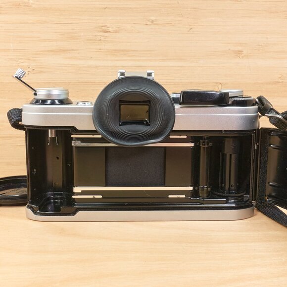 Legendary Canon AE-1 35mm film SLR paired with a bright Canon FD 50mm f/1.8 lens - Picture 8 of 10